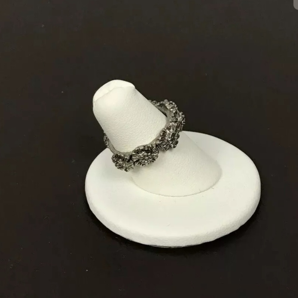 Silver Floral Eternity Ring Stamped Size 7. - Picture 5 of 7